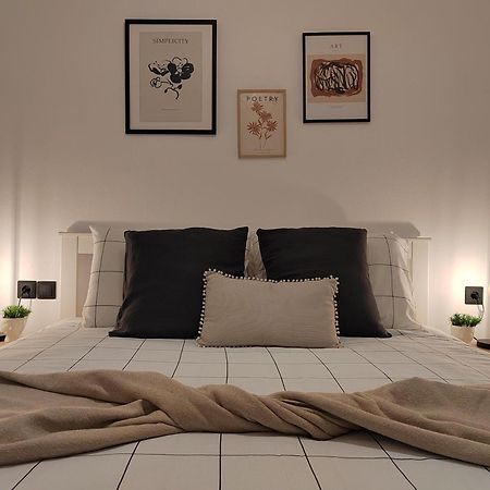 דירות וולוס Cosy House With Garden מראה חיצוני תמונה