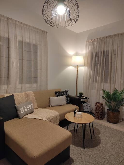 דירות וולוס Cosy House With Garden מראה חיצוני תמונה