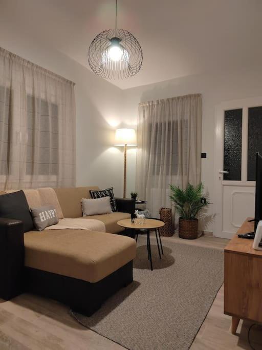 דירות וולוס Cosy House With Garden מראה חיצוני תמונה