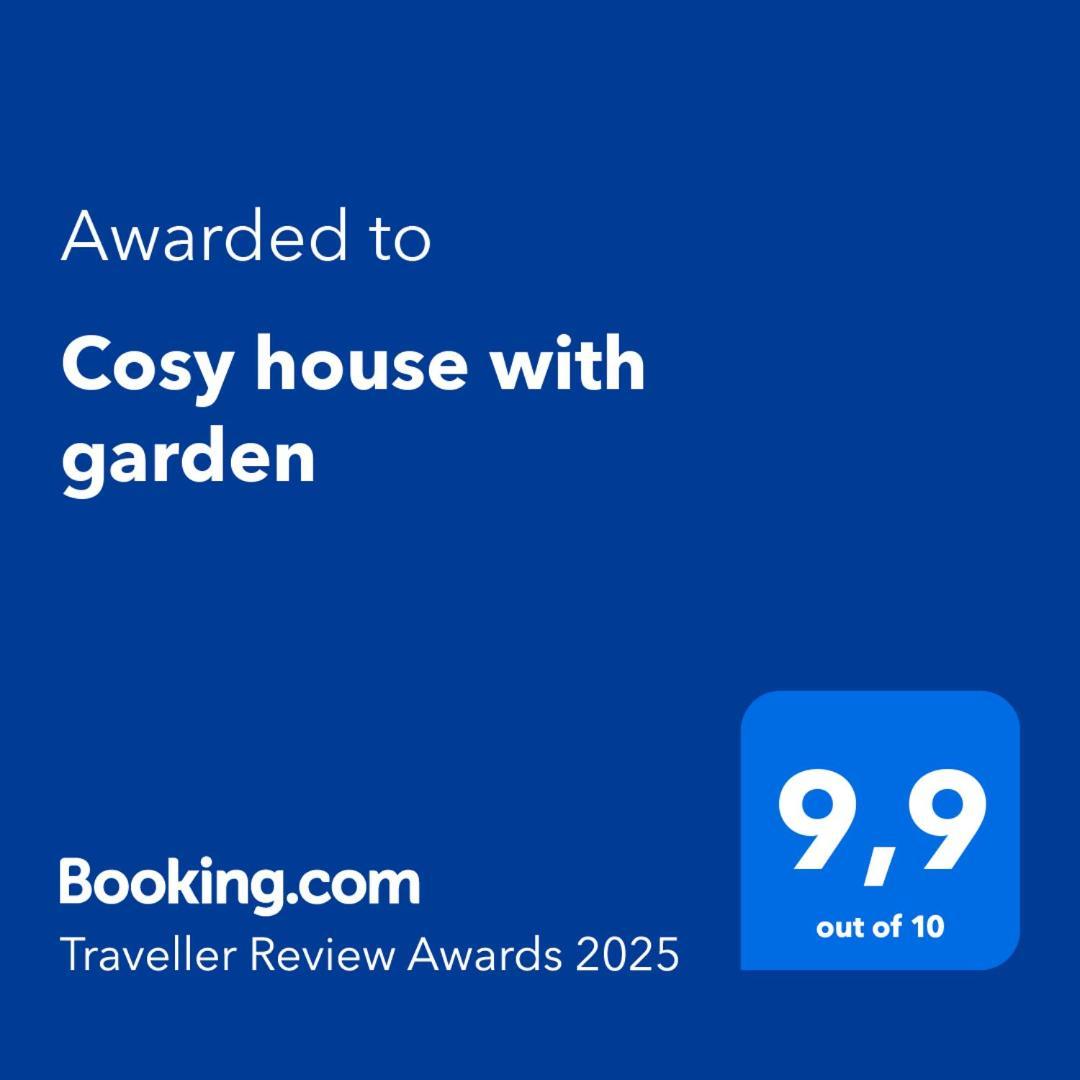 דירות וולוס Cosy House With Garden מראה חיצוני תמונה